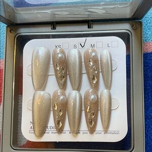 Elegant Pearl and Gemstone Press-On Nails